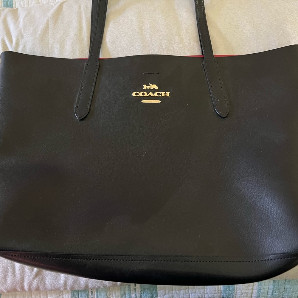 Coach Avenue Tote Black/Red